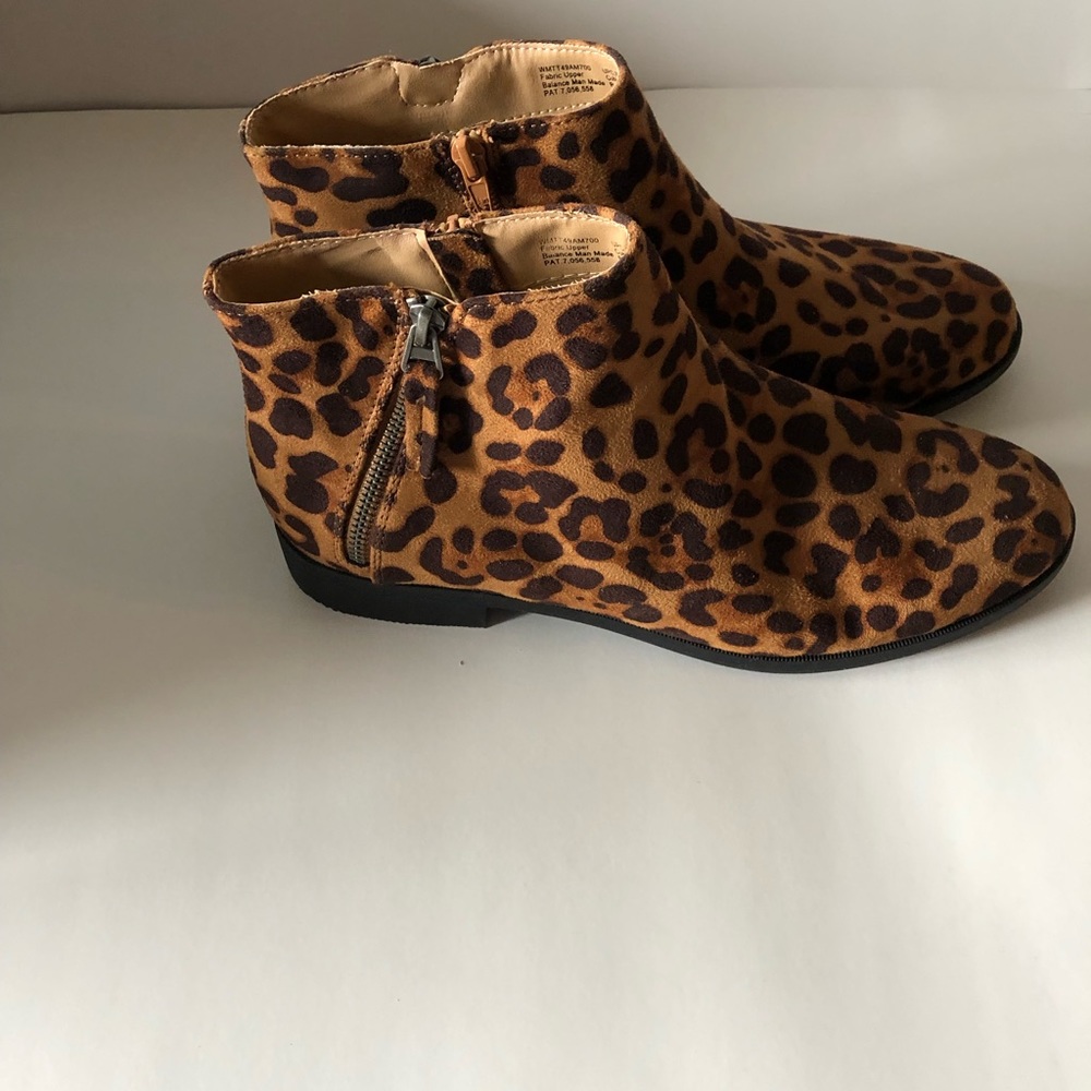 Women’s Suede Ankle Boot. Brand New. Nice boot.